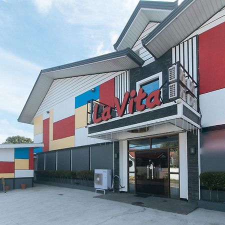 Lavita By Reddoorz Angeles Exterior foto