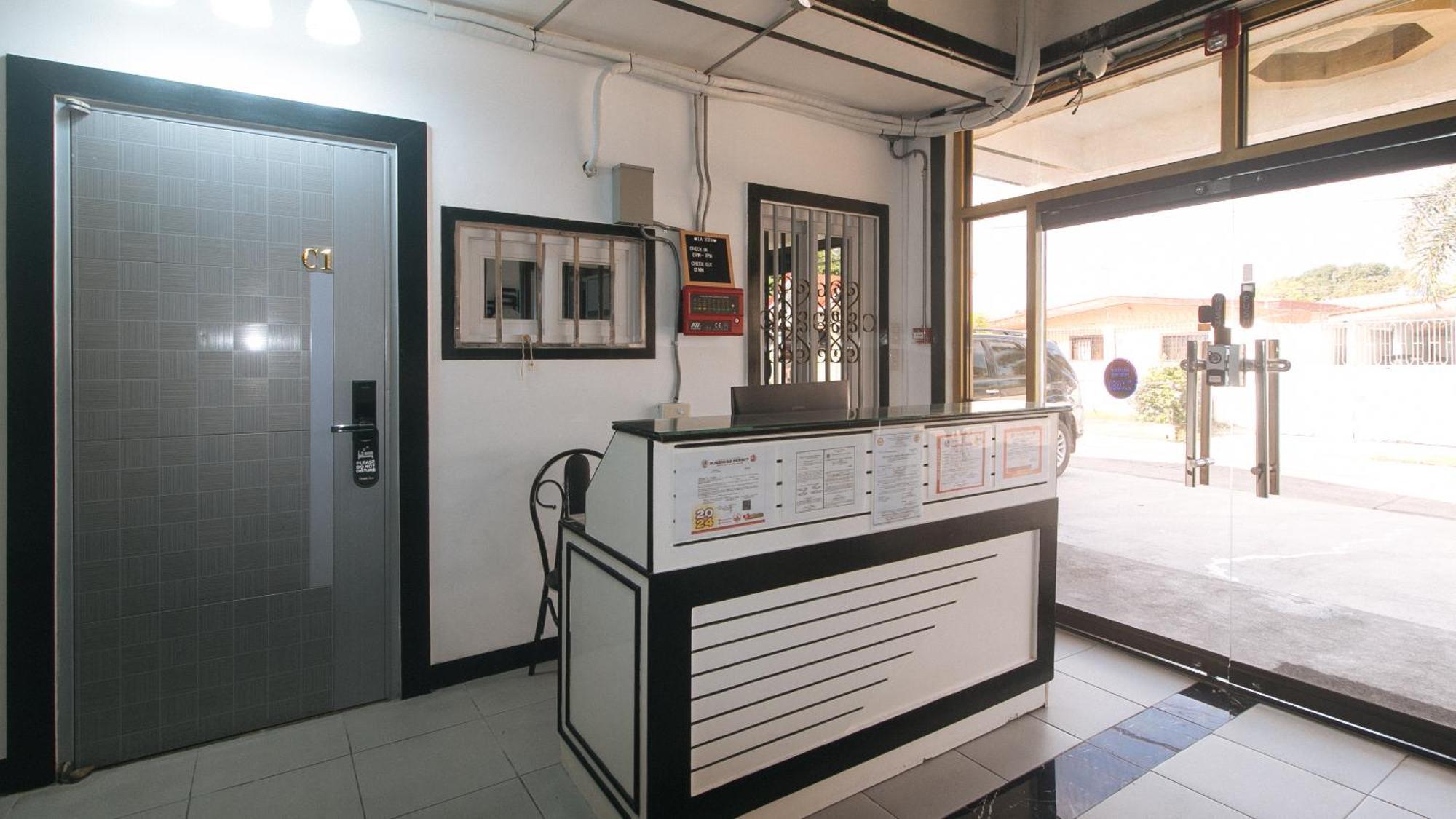 Lavita By Reddoorz Angeles Exterior foto